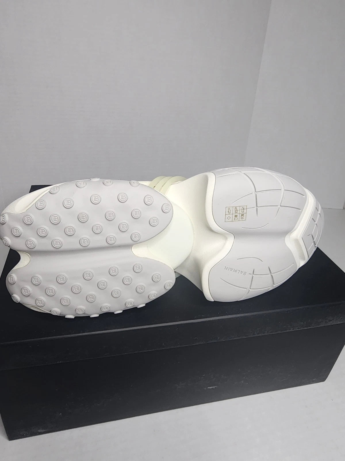 Balmain Unicorn Paris White - Shoe Boxs