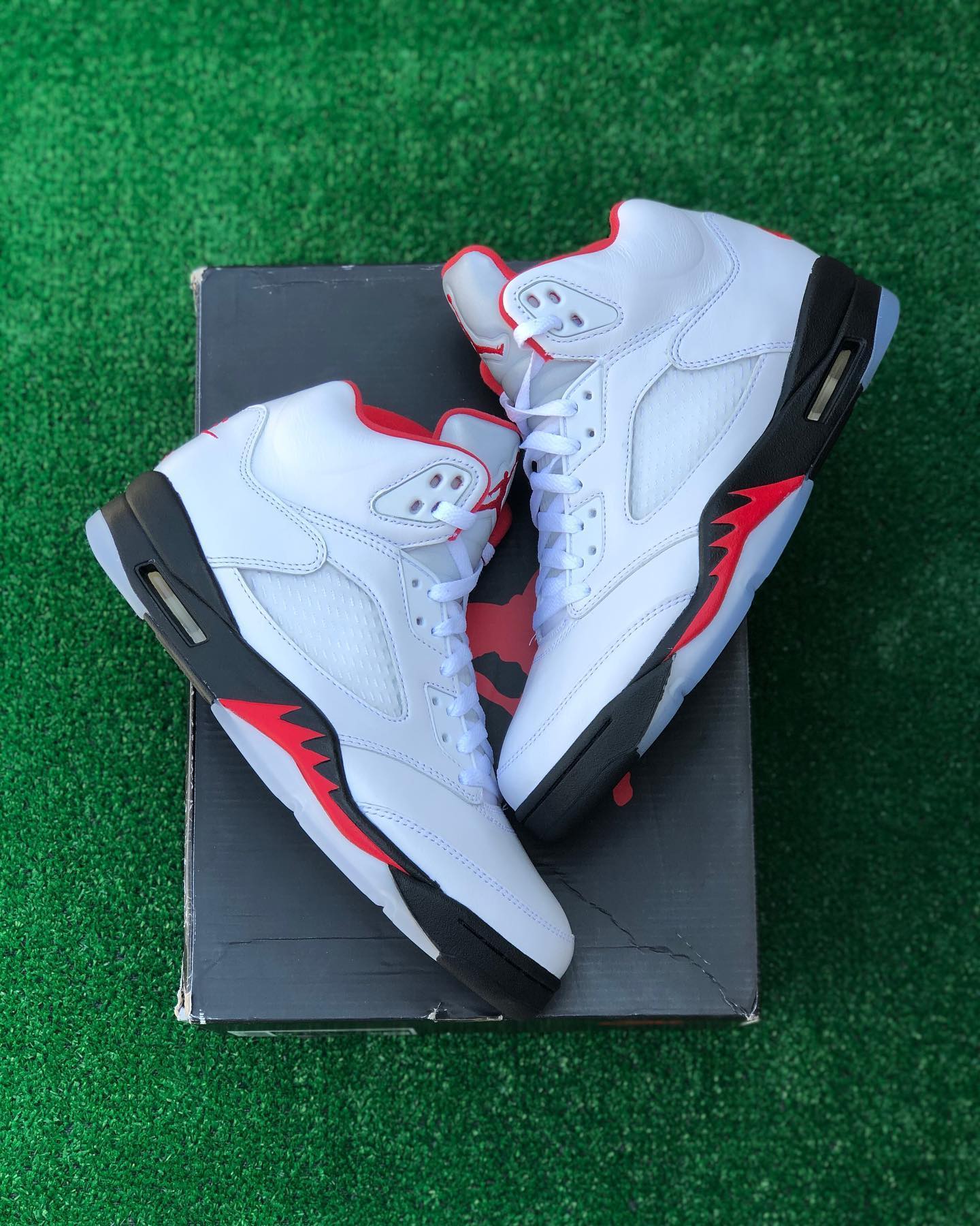 Jordan Retro 5 Fire Red Sneakers