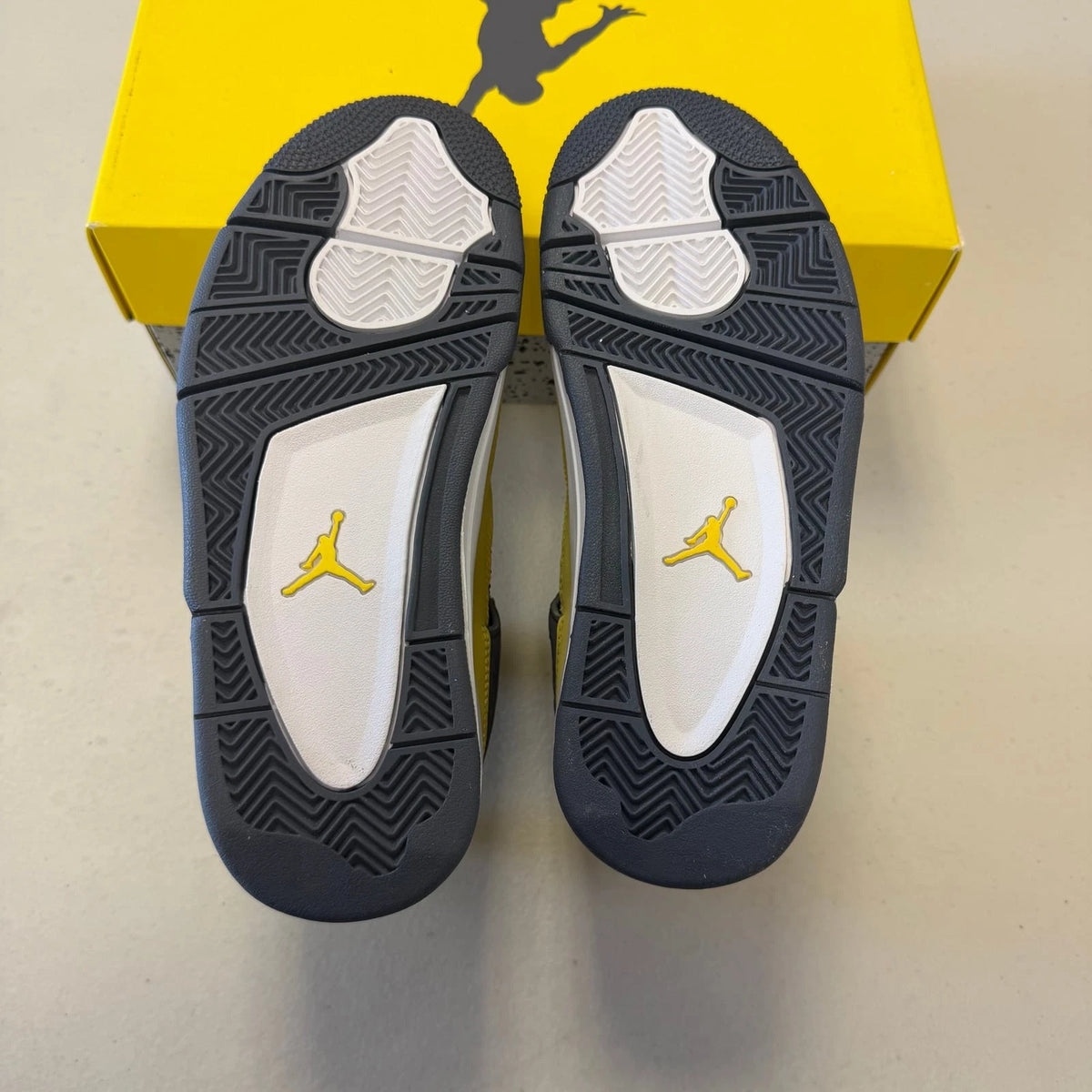 Air Jordan 4 Retro Lightning