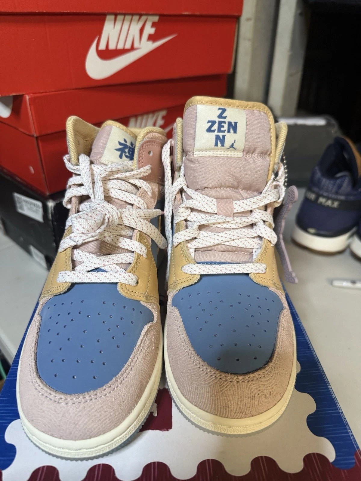 Air Jordan 1 Mid SE ZEN - Shoe Boxs