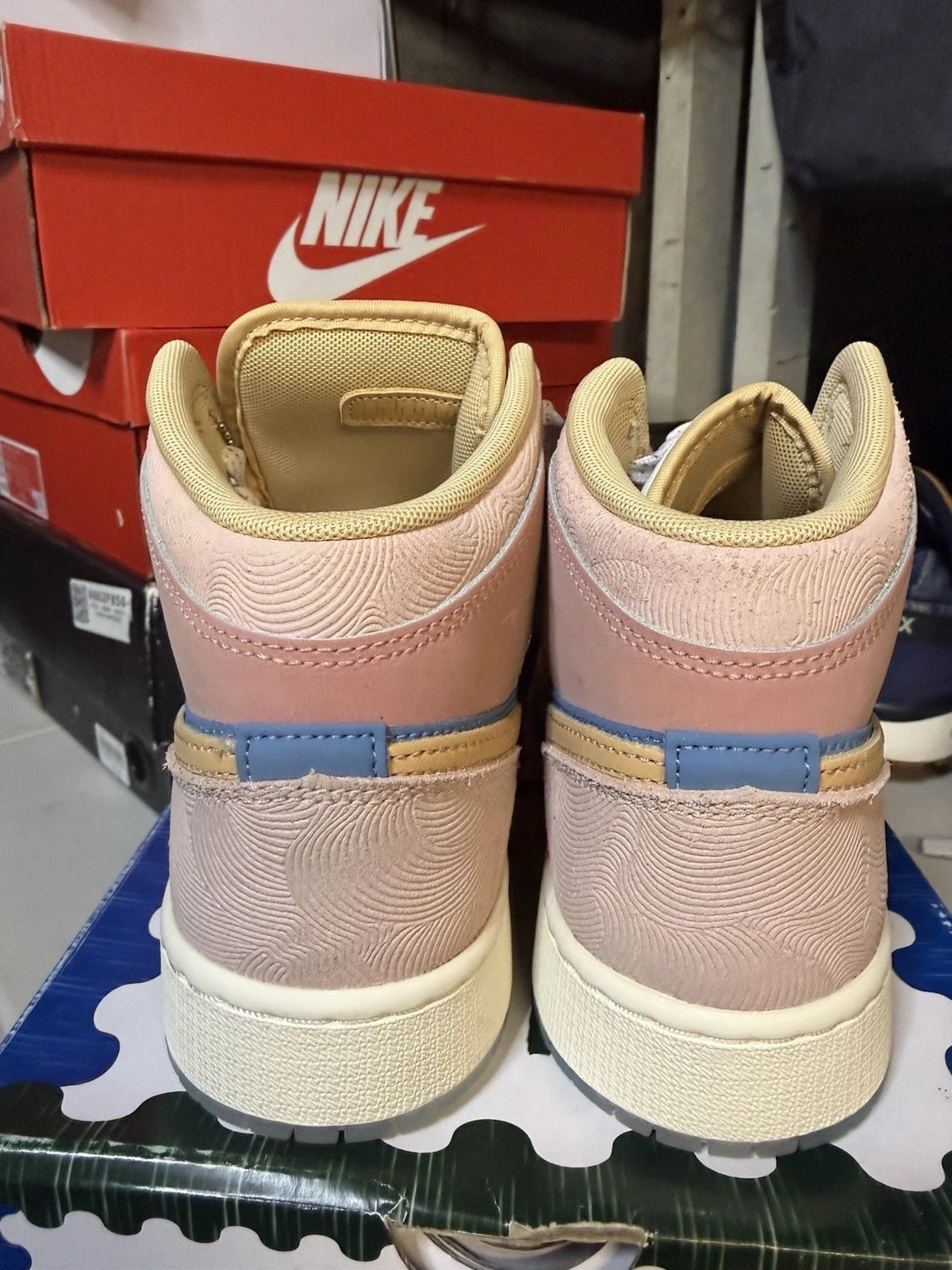 Air Jordan 1 Mid SE ZEN - Shoe Boxs