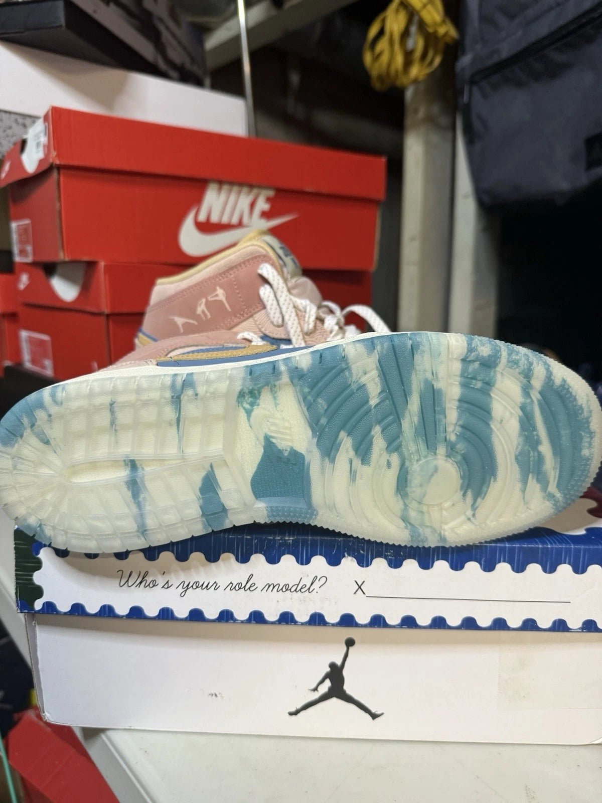 Air Jordan 1 Mid SE ZEN - Shoe Boxs
