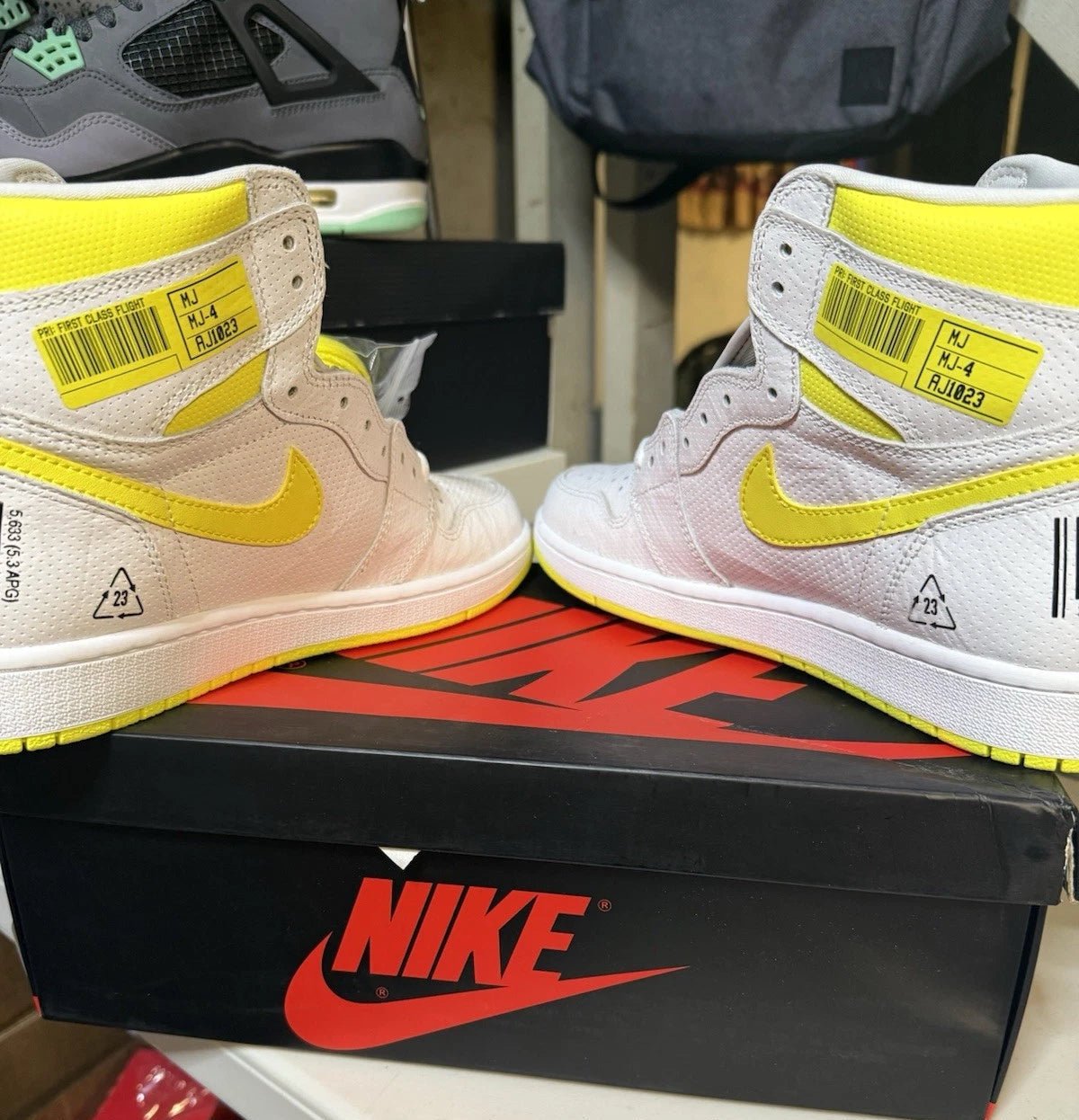 Air Jordan 1 Retro OG High First Class Flight - Shoe Boxs