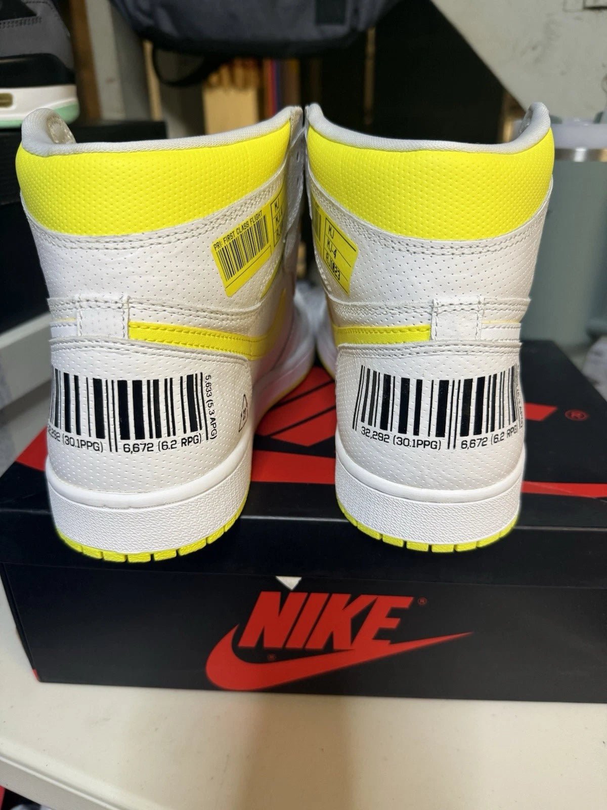 Air Jordan 1 Retro OG High First Class Flight - Shoe Boxs