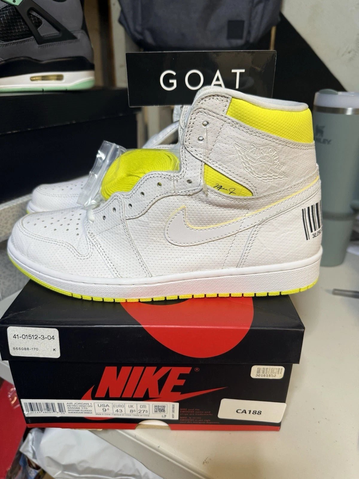 Air Jordan 1 Retro OG High First Class Flight - Shoe Boxs