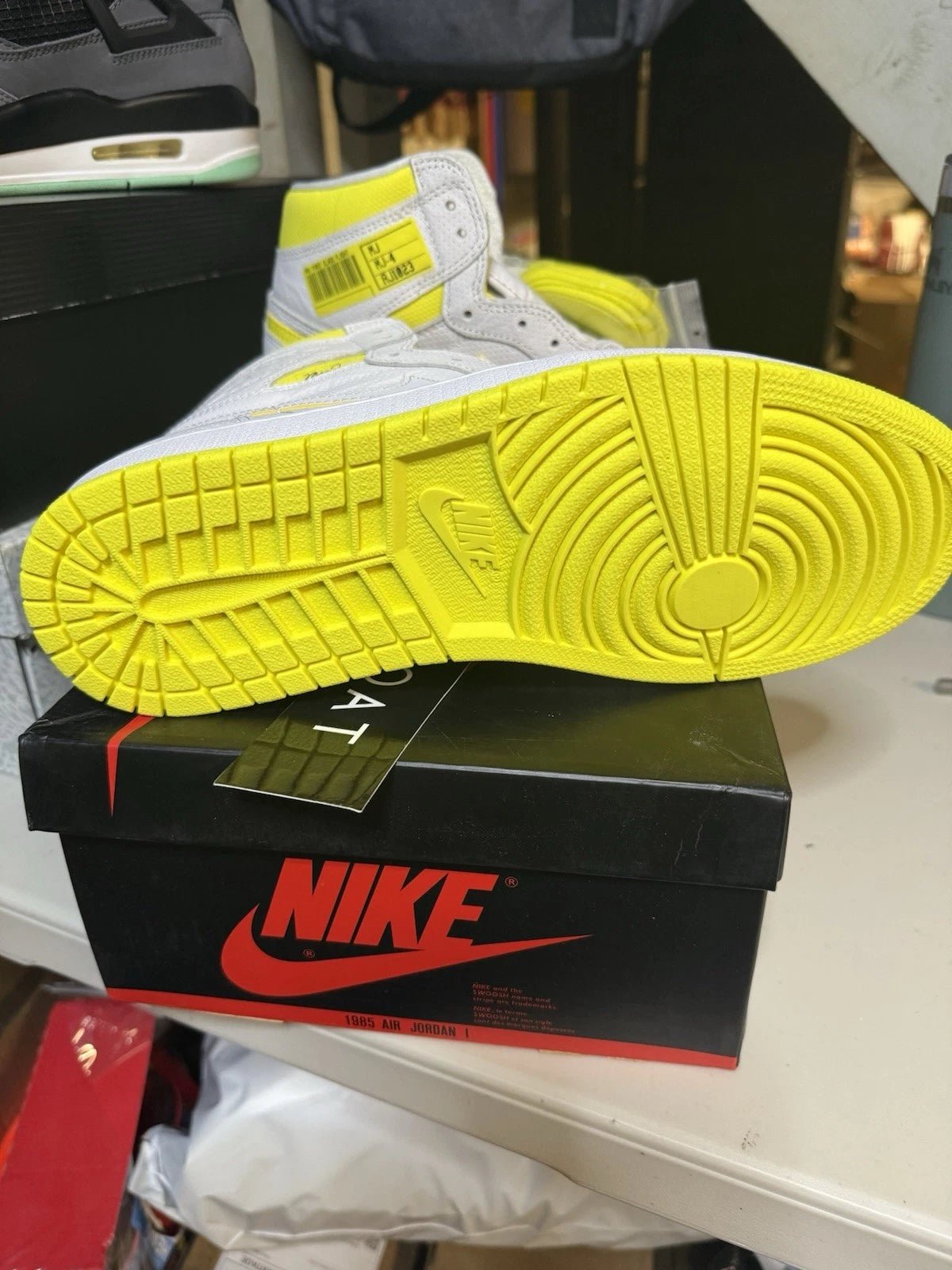 Air Jordan 1 Retro OG High First Class Flight - Shoe Boxs