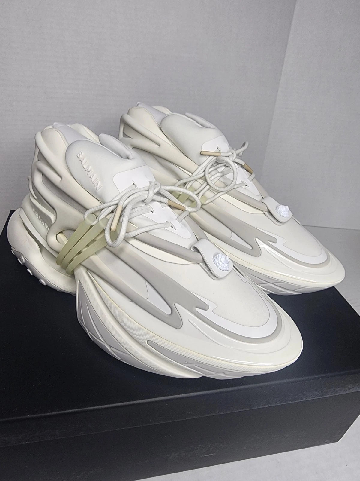 Balmain Unicorn Paris White - Shoe Boxs